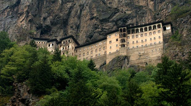 katedral bazilika sapel kilise arasindaki fark