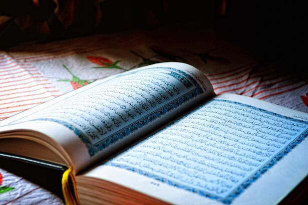 Nazar Duası Oku: Nazara Karşı Peygamber Efendimizin Okuduğu Dua ve Ayetlerin Arapça Yazılışı ve Türkçe Okunuşu